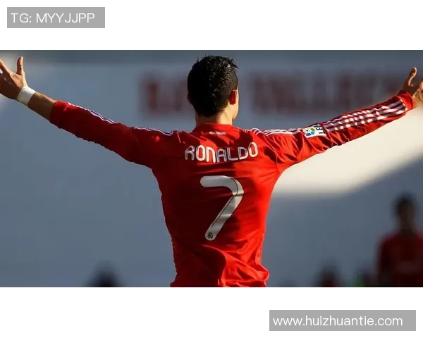 足球明星驾三轮车创意瞬间引发热议 运动与幽默完美融合 足球明星驾三轮车创意瞬间引发热议 运动与幽默完美融合