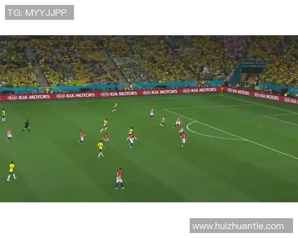 十一号球星带球突破精彩瞬间 展现无与伦比的足球技艺与速度