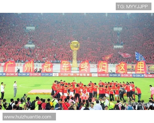 足球51号球星闪耀赛场引领团队拼搏精神与无限激情 足球51号球星闪耀赛场引领团队拼搏精神与无限激情